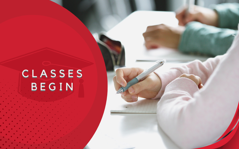 Classes Begin estudiantes con boligrafo